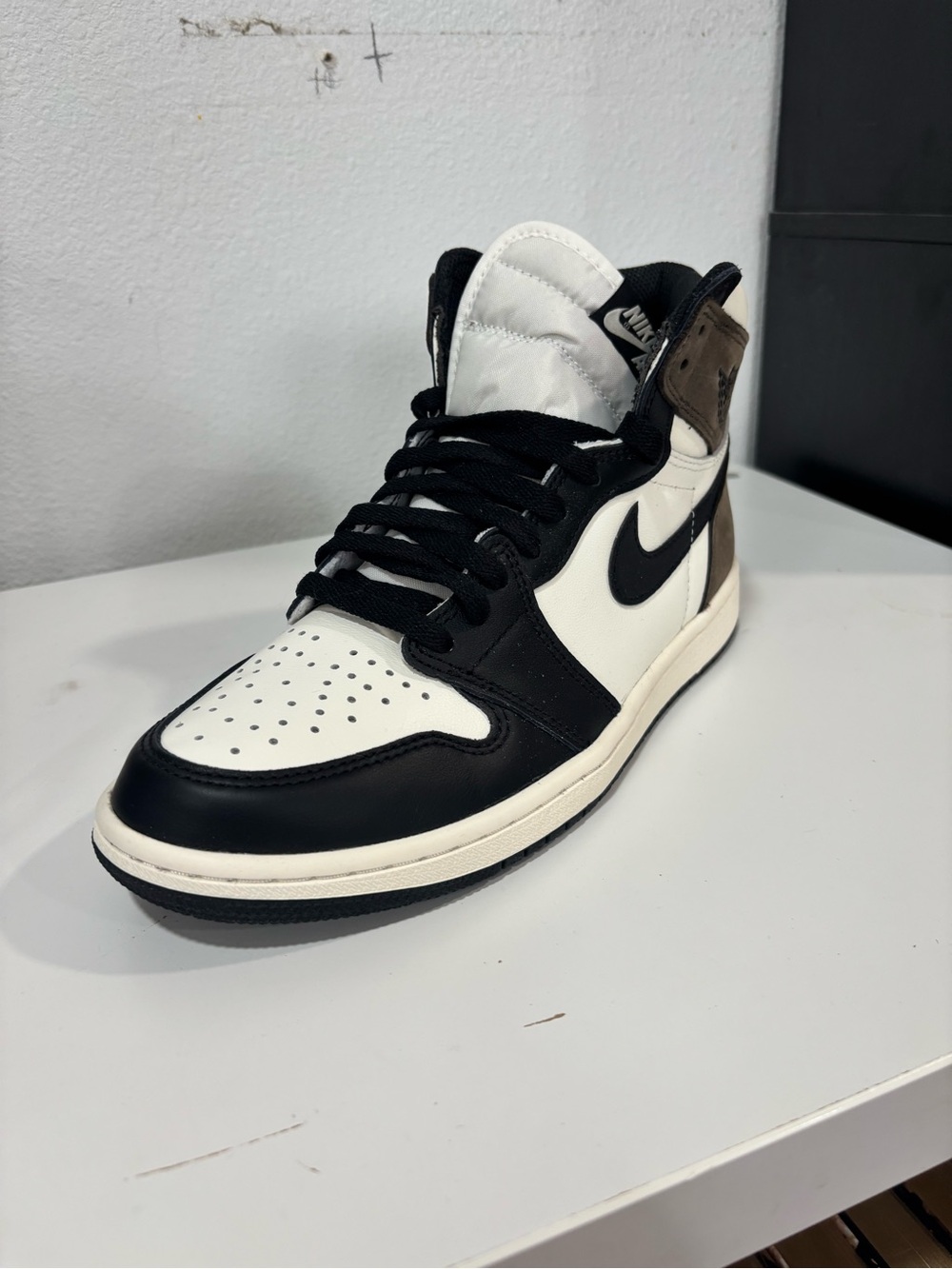 Nike Air Jordan 1 Retro High OG in Dark Mocha, Men’s size 7.5